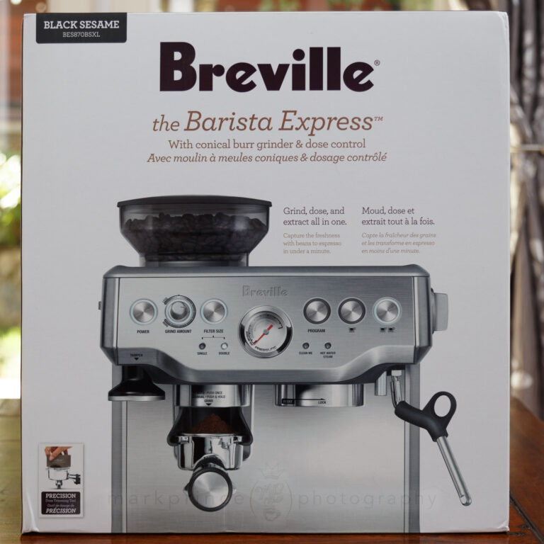 The front of the box contains some of Breville's promotional information on the machine.