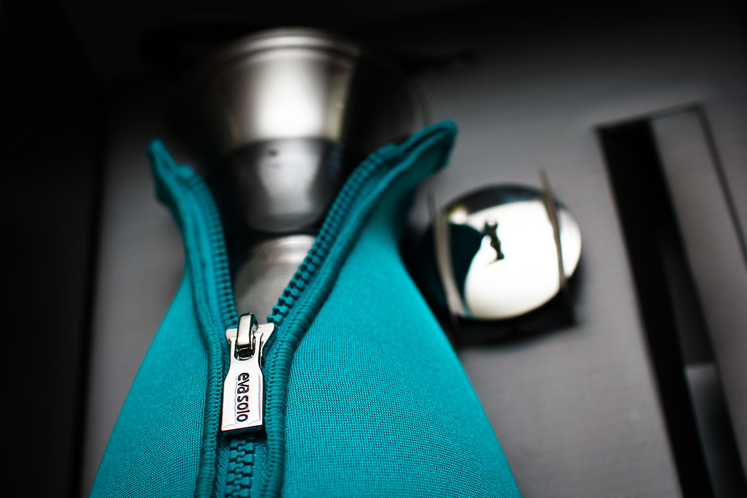 Detail photo of the Eva Solo Cafe Solo coffee brewer, including the teal blue wrap.