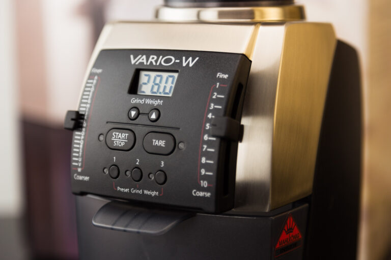 A major ground breaker in home grinders - a grinder with a built in, real time scale.