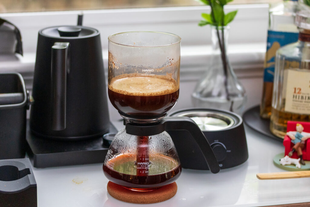 After a 2 minute brew, remove the siphon from the hot plate, and watch the kick down start as a vacuum forms.