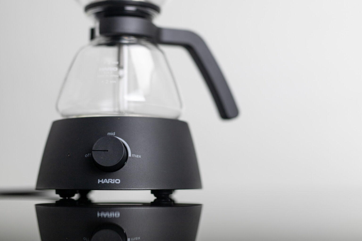 The Hario ECS has a nice silhouette and the heating plate has a nice low profile.