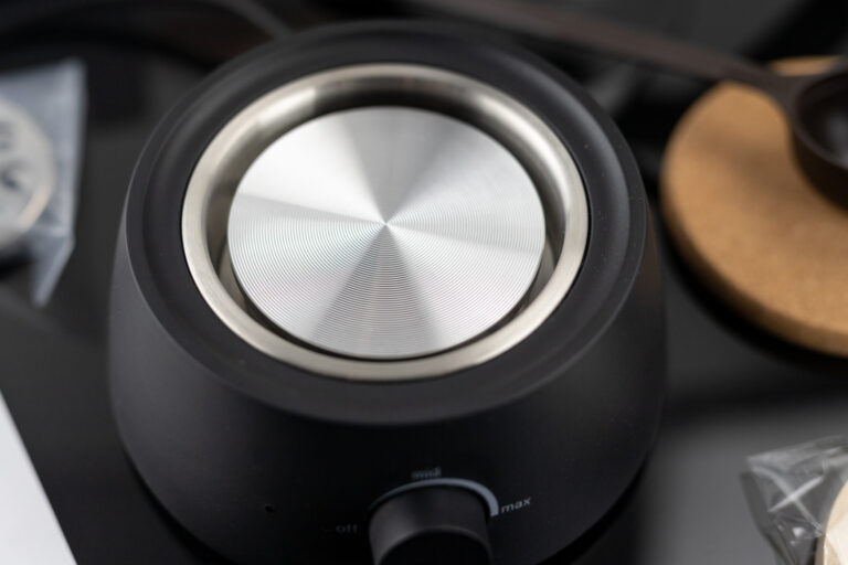 The radial pattern hot plate on the Hario Electric Coffee Siphon
