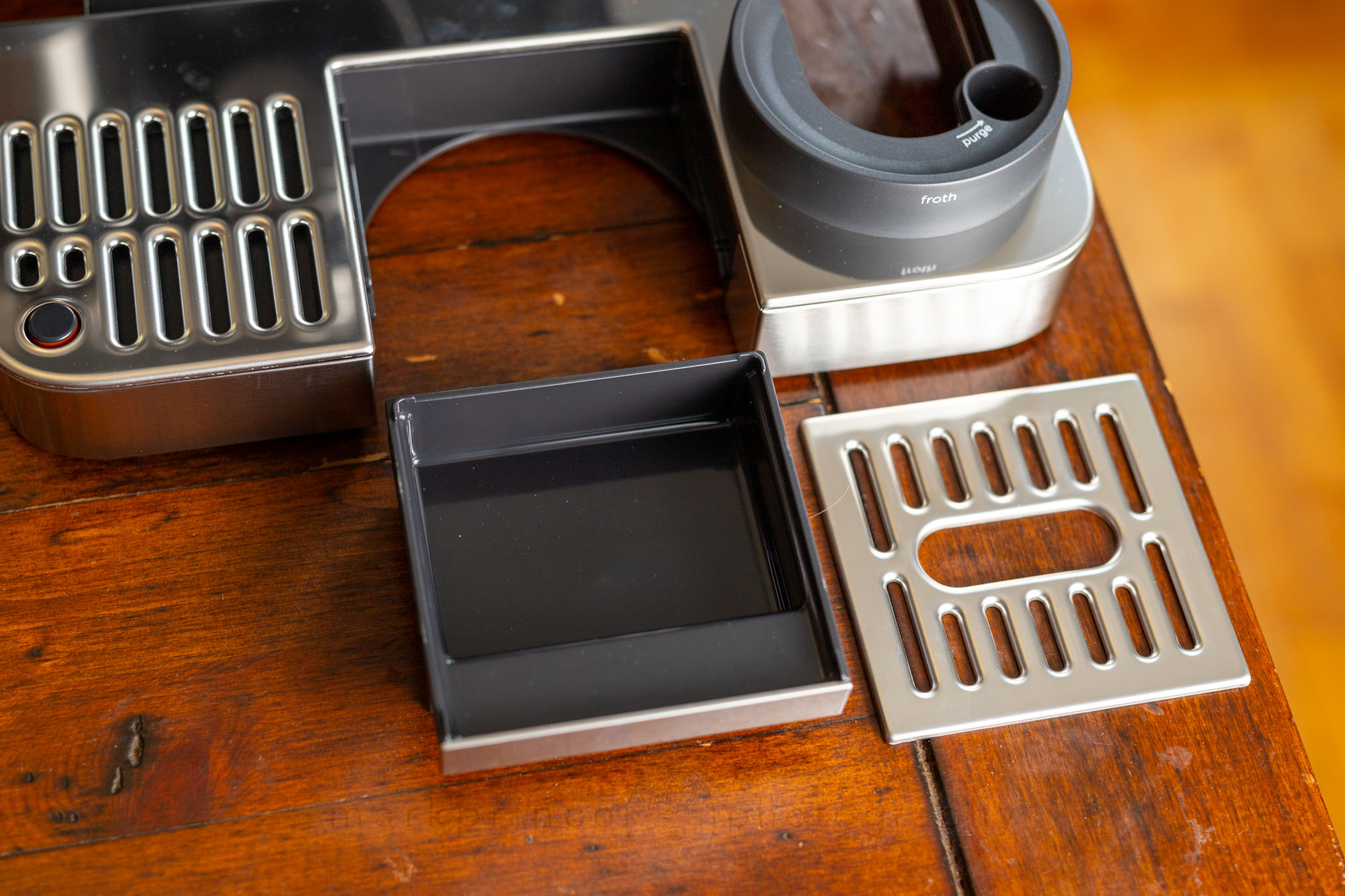 The "mini middle" tray, self contained, on the Luxe Cafe.