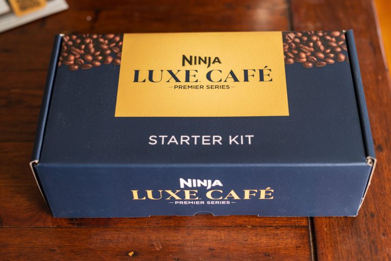 The starter kit that comes with the Luxe Cafe espresso machine