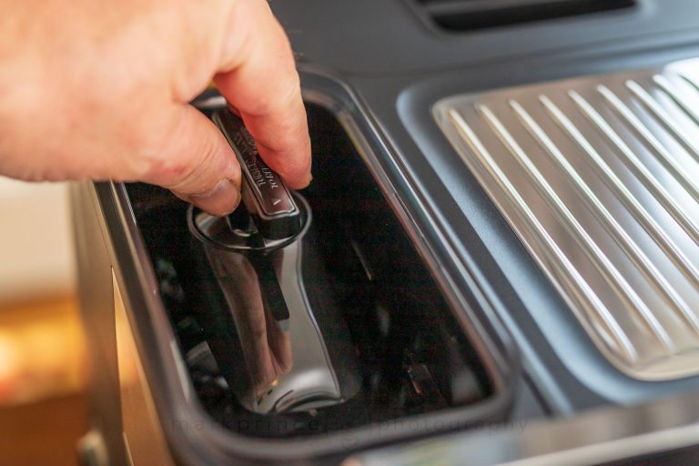 The Luxe Cafe Bean Hopper can shut off the flow of beans for easy removal of the entire hopper.