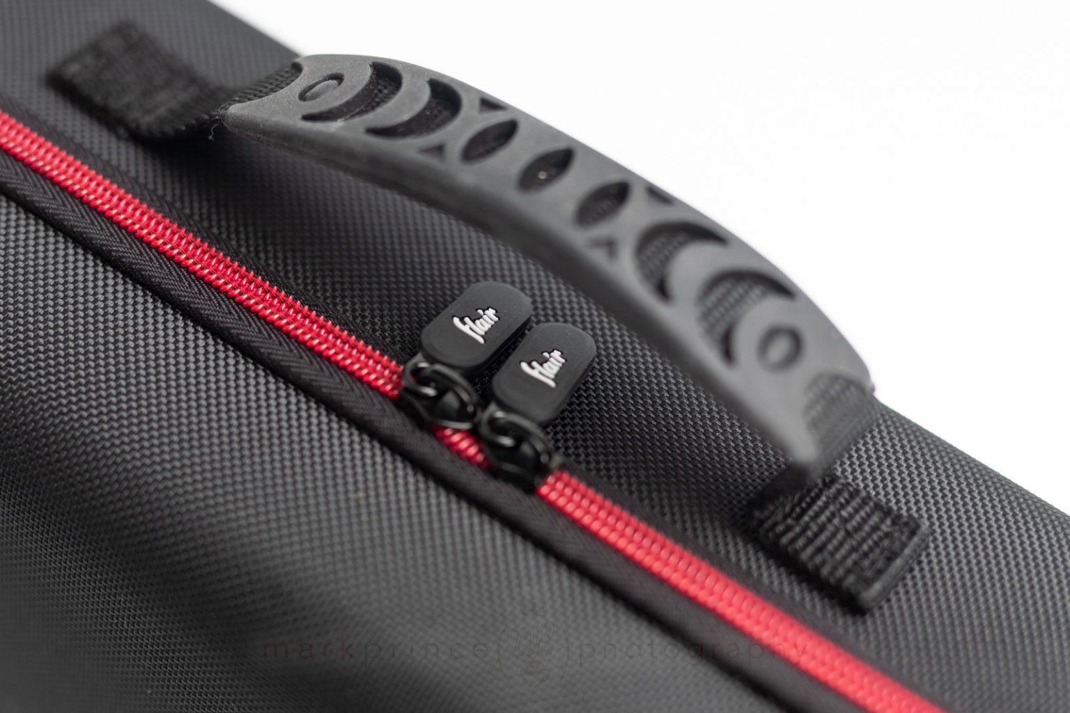 Nice little detail on the case showing the Flair Logo on the zippers