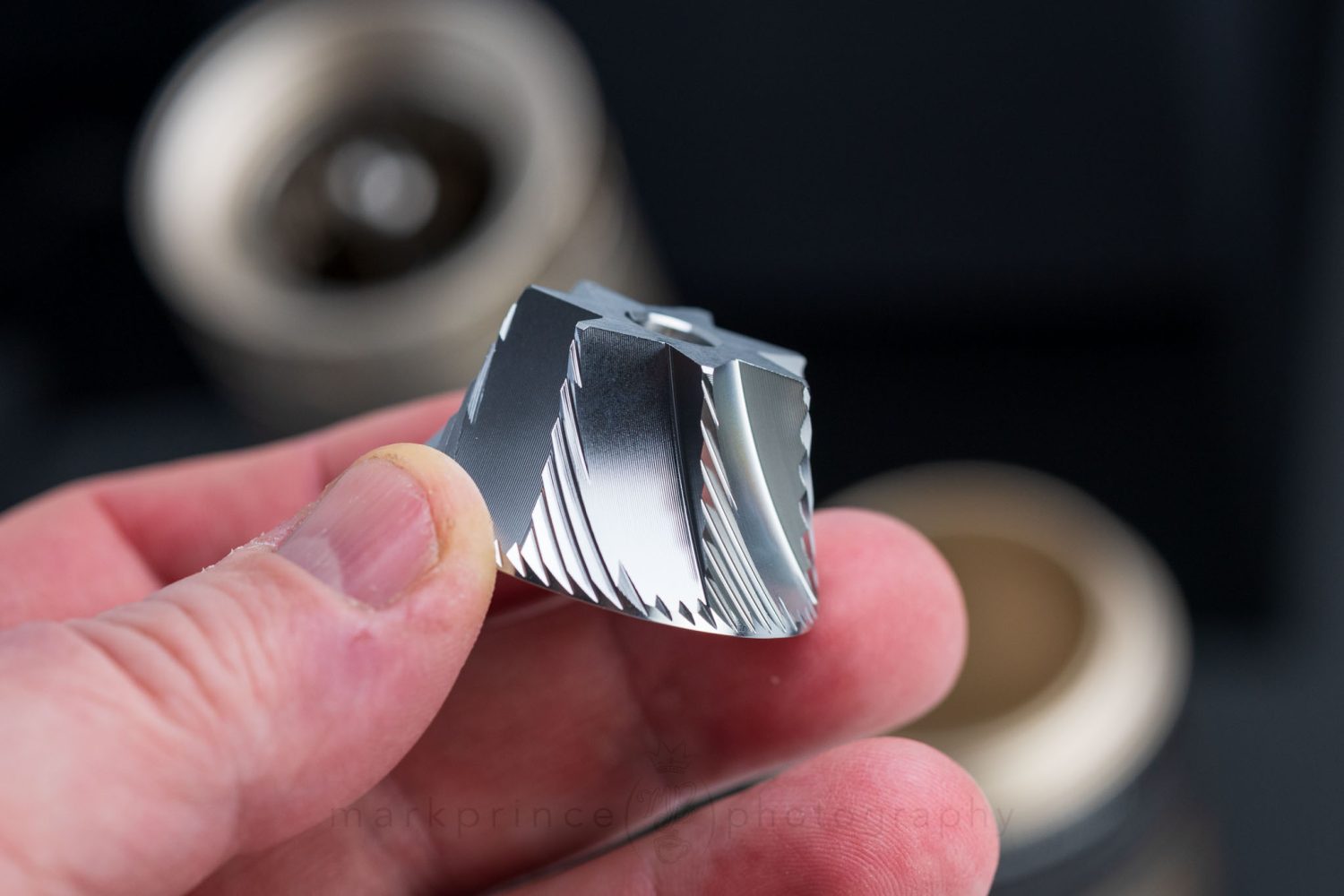 The rotating burr and its cutting pattern.