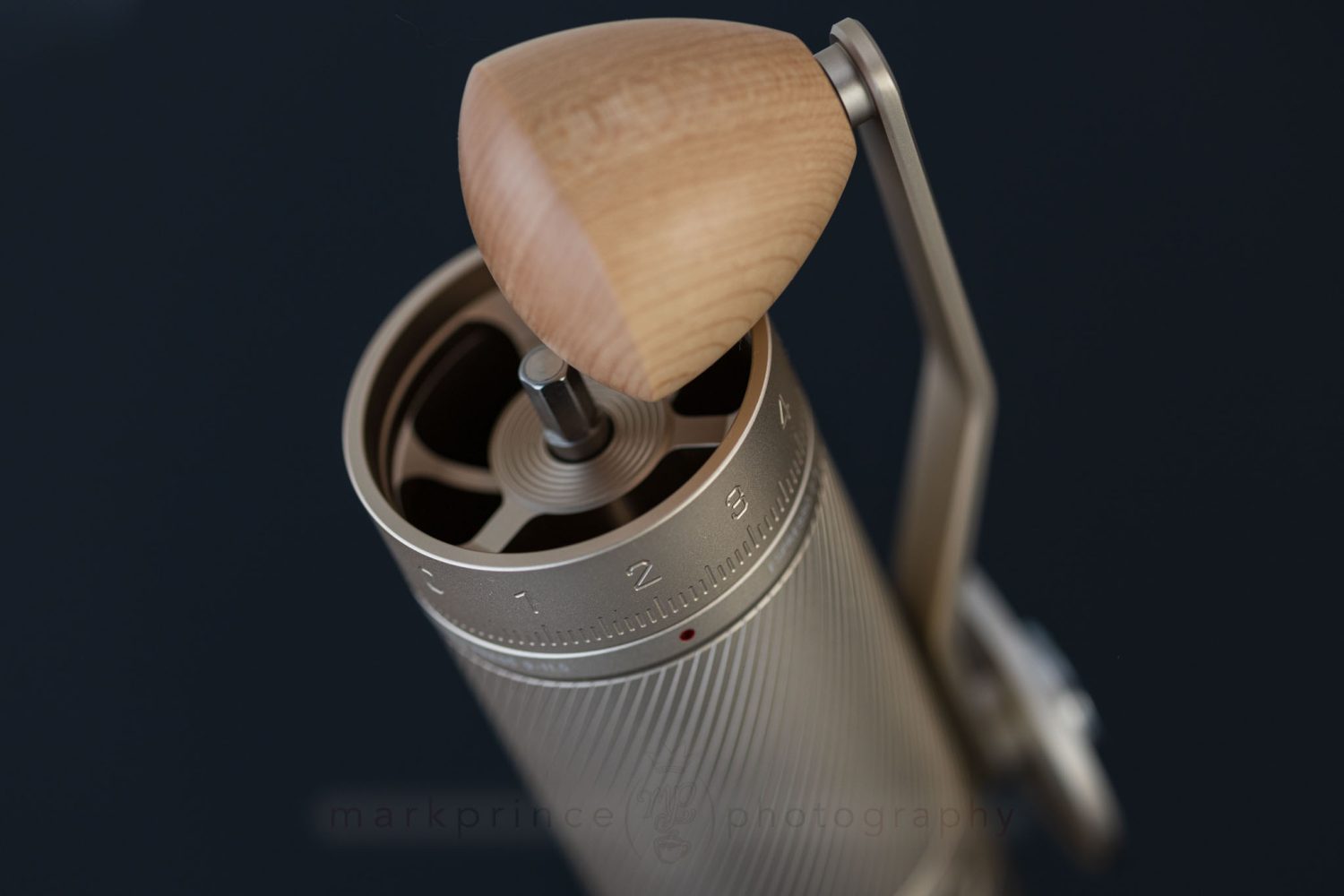 The grind adjustment dial has 120 clicks and feels very nice when in use.